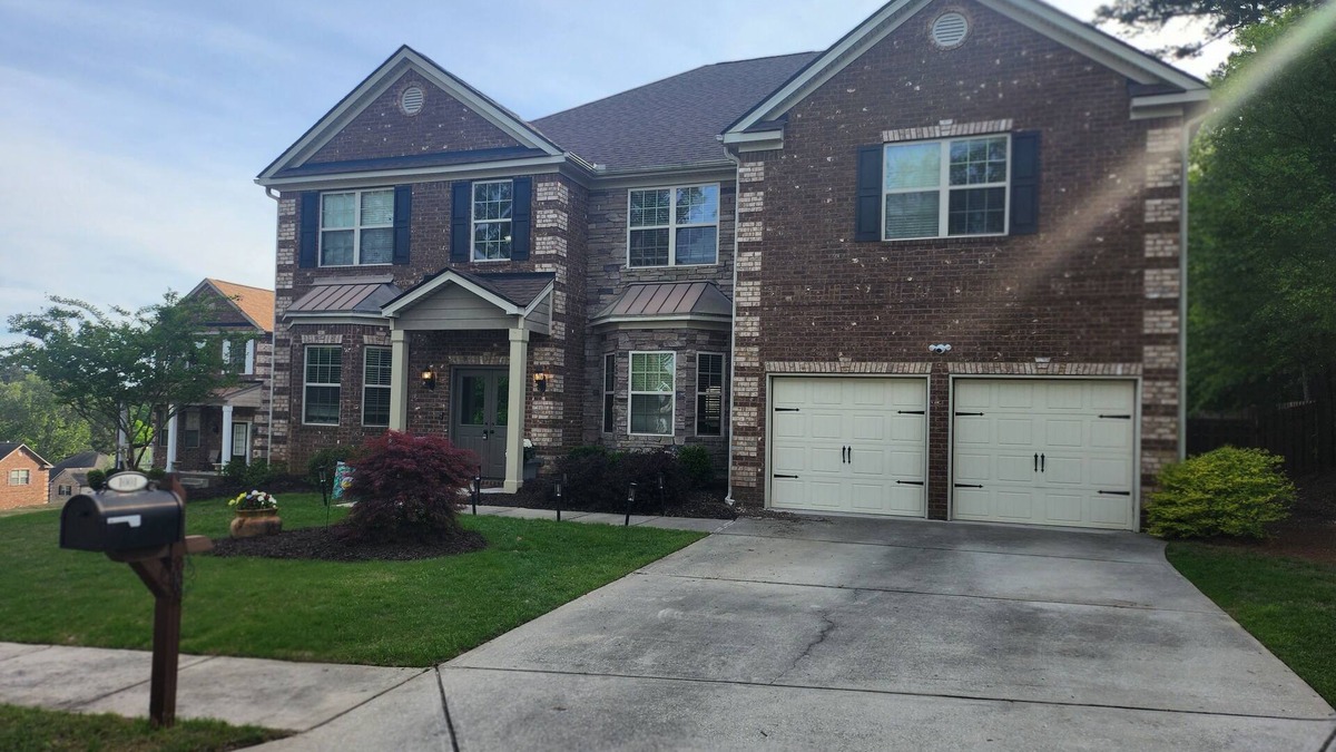 Evans House | Large home available for Masters
