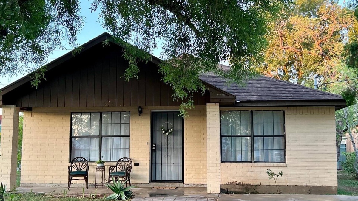 Brownsville House | Large home for up to 14 guests in SPACE X city of Brownsville TX with WiFi & AC