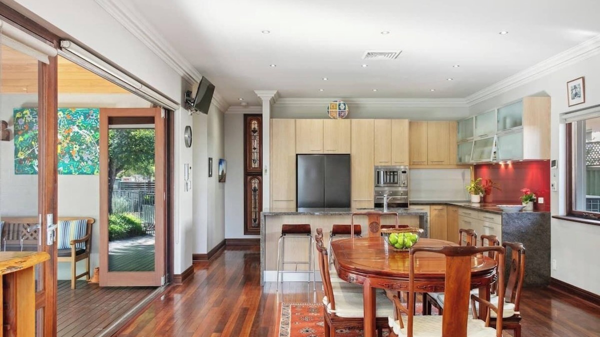 Applecross House | Large Home in Applecross with secure yard - single level, parking