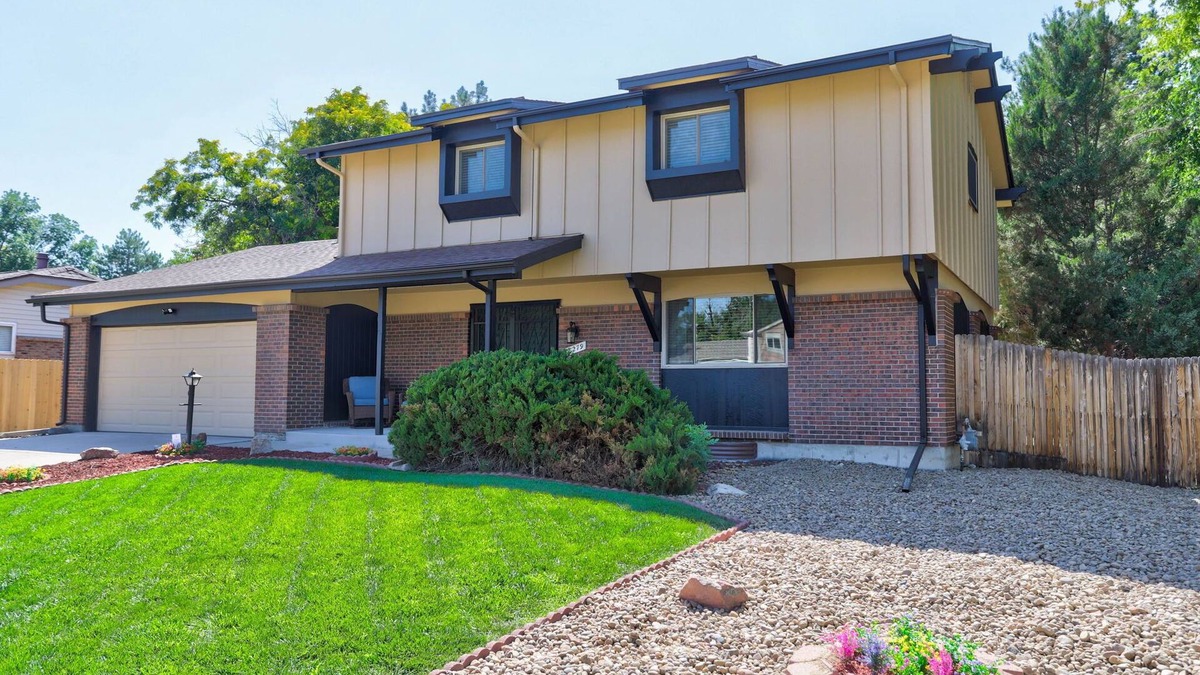 Arvada House | Large home in Arvada, centrally located, free parking garage