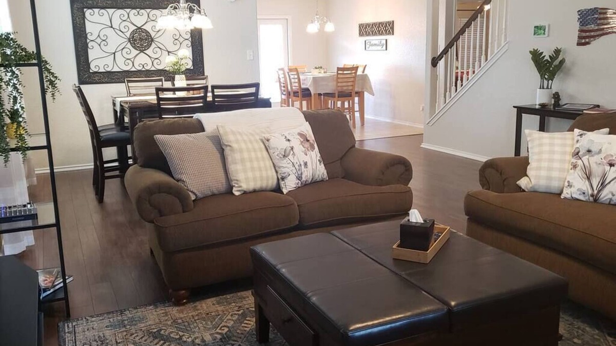 Southside House | Large home near Lackland base, mins to SeaWorld, easy access to major freeways