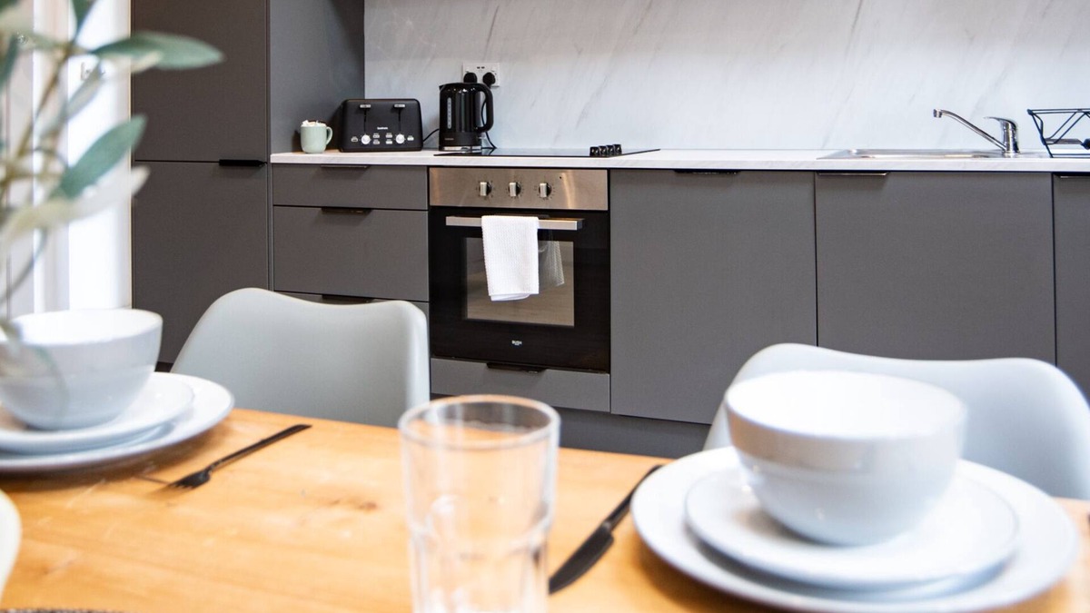 Mapperley House | Large Home Nottingham - Sleeps 9 - Long Term Stay