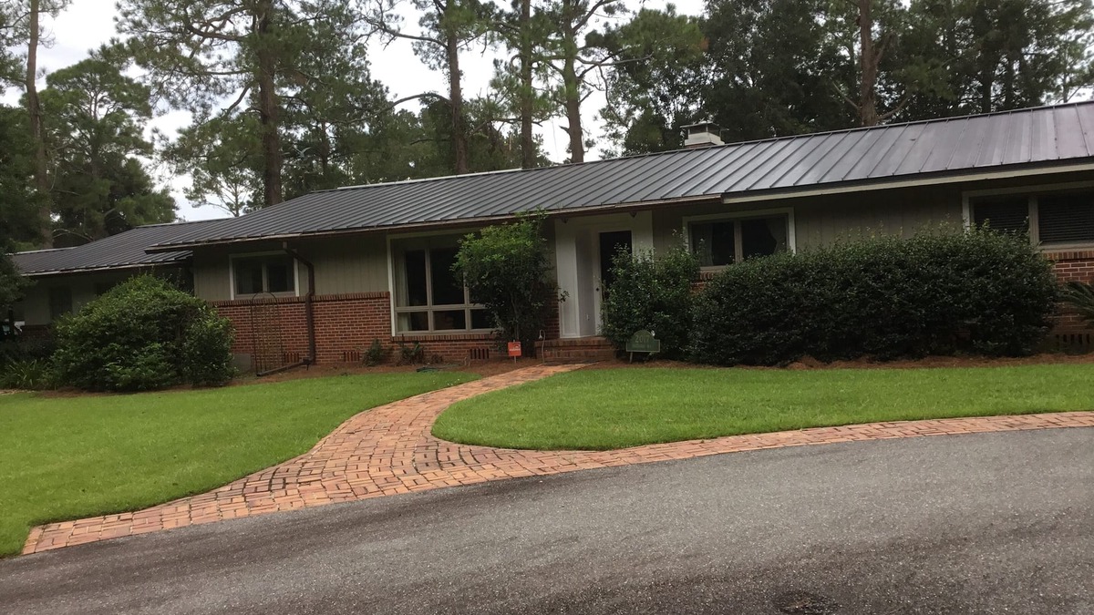 Tallahassee House | Large home on acreage conveniently located