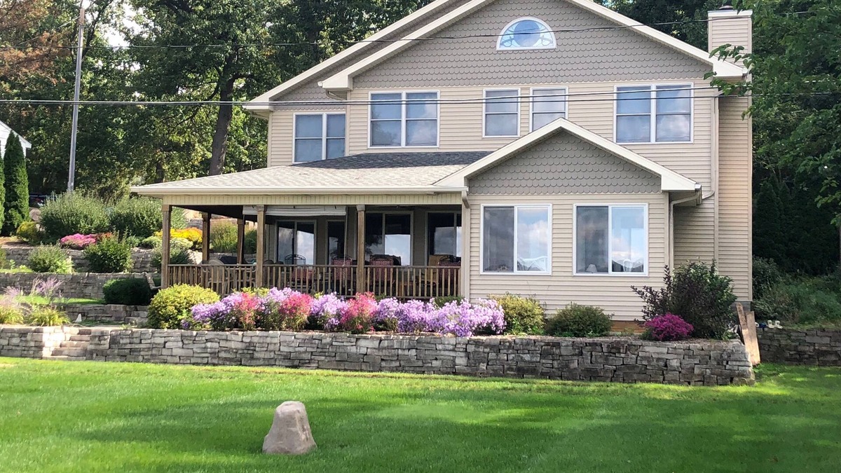 Colon House | LARGE HOME ON ALL SPORTS LAKE IN COLON, MICHIGAN