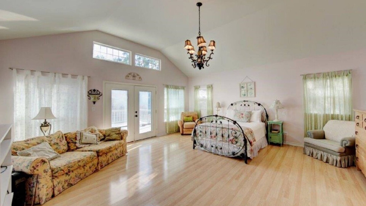 Ingram Apartment | Large home, perfect for family reunions