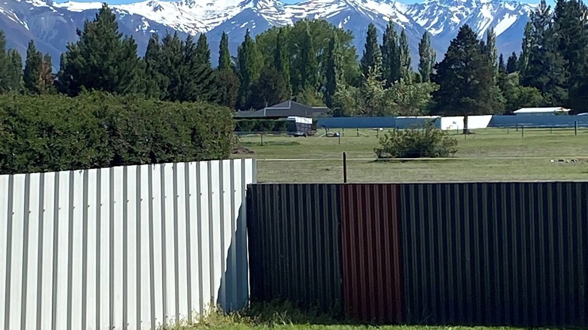 Twizel House | Large home, plenty of outdoor space and wonderful mountain views. Pet friendly