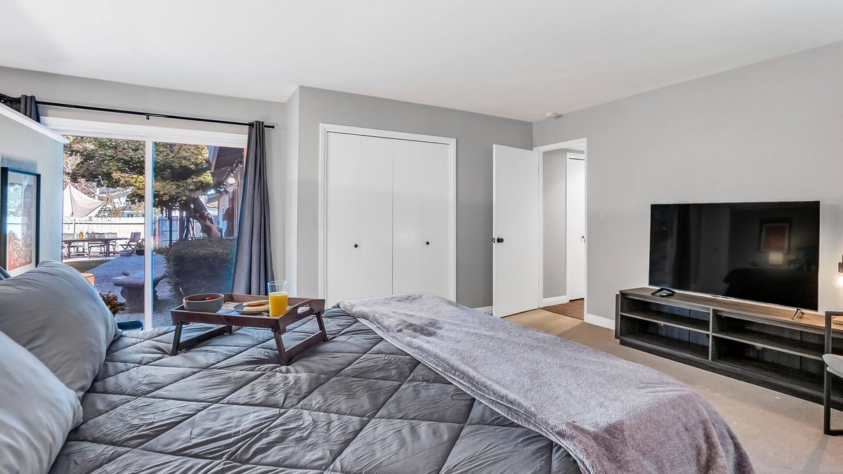 Concord House | Large home - Sleeps many 4B/2B