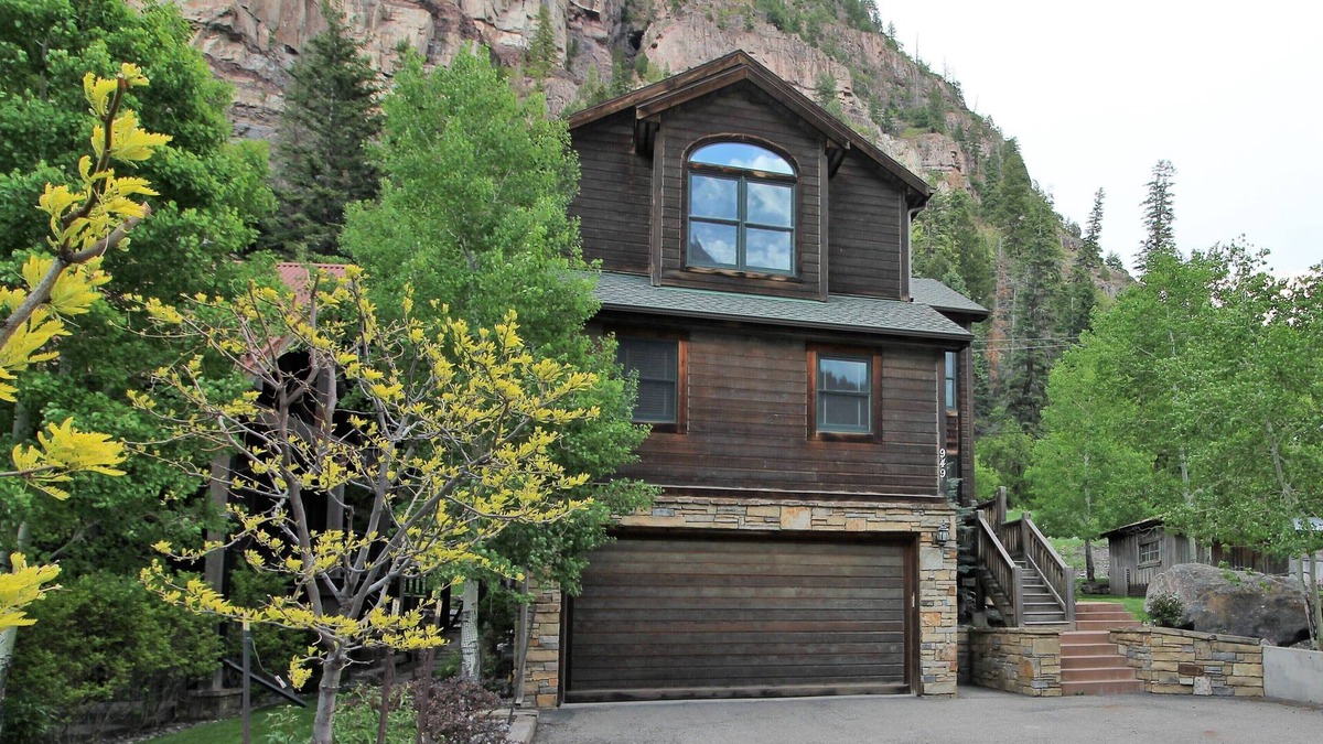 Ouray House | Large Home1blk to Hot Springs Pool, wraparound deck, Cinema Room, parking for 7