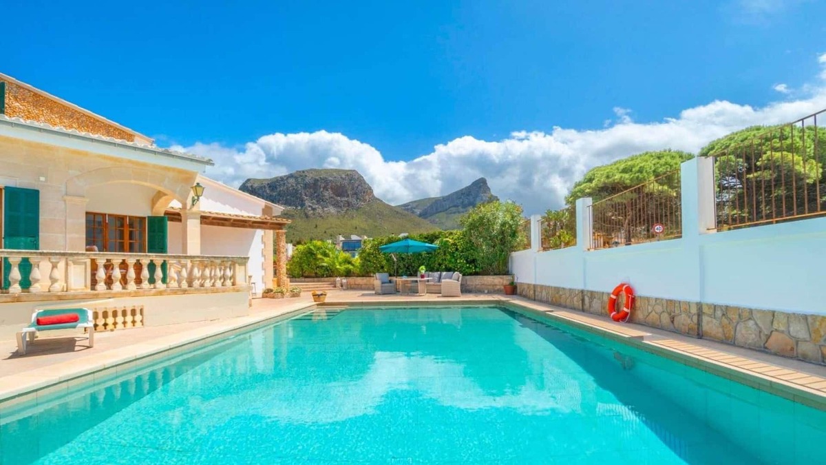 Urbanizacion Mont Ferrutx Villa | Large house in a location close to the city.