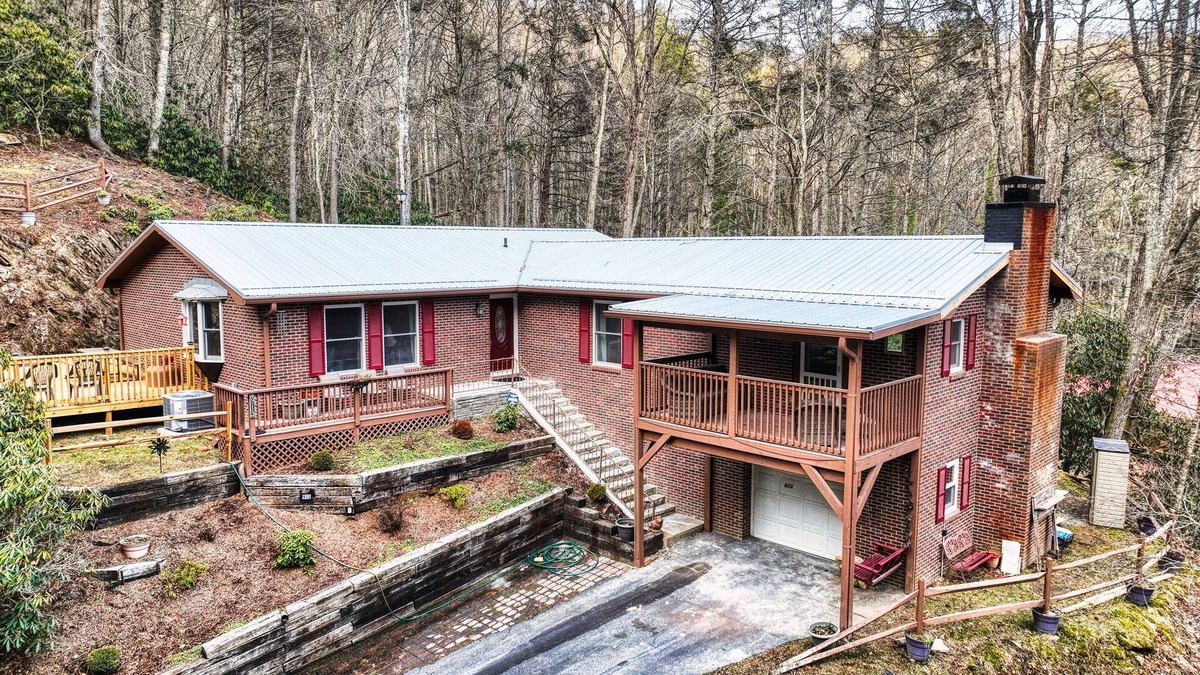 Foscoe House | Large House, Fireplace -Near Sugar and Grandfather Mountain & downtown Boone, NC