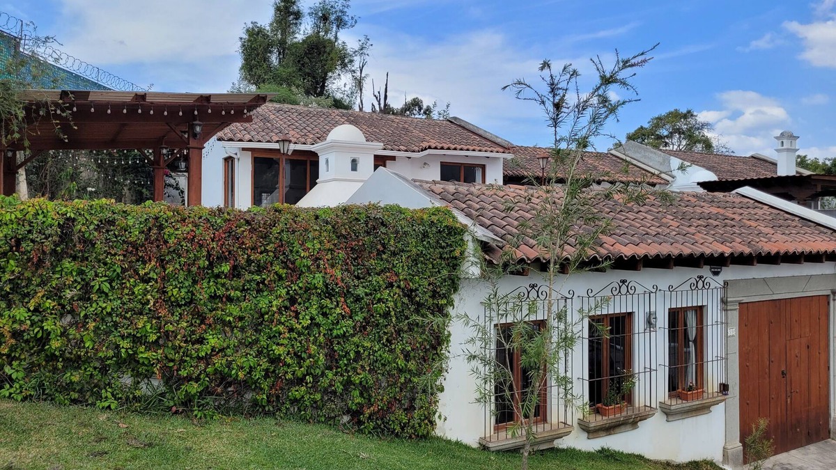 San Juan del Obispo House | Large house in Antigua Guatemala with pergola