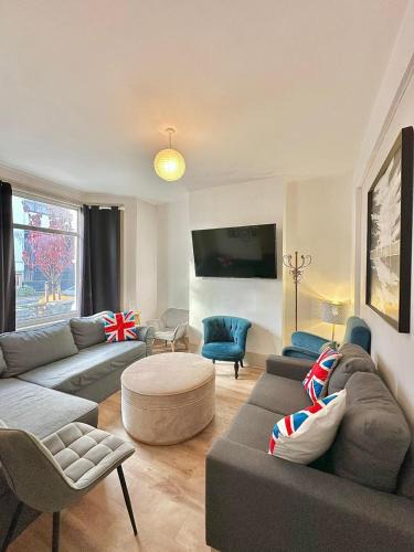 Evelyn House | Large house in Central 105