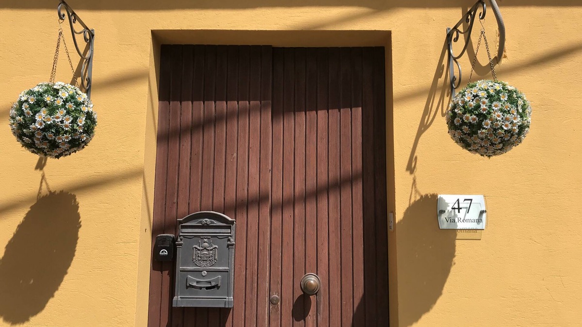 Cuglieri House | Large House in Peaceful Hilltop Village with views to the Sea. 10minute drive.