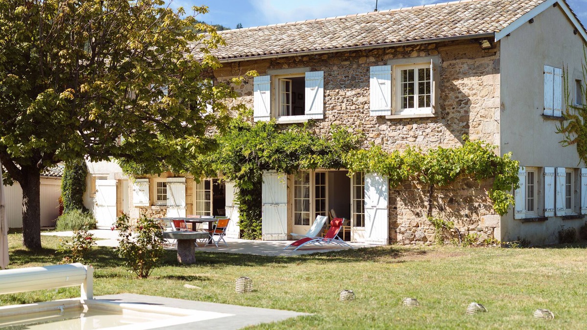 Vauxrenard House | Large house in the vineyards, with character and a large secure swimming pool