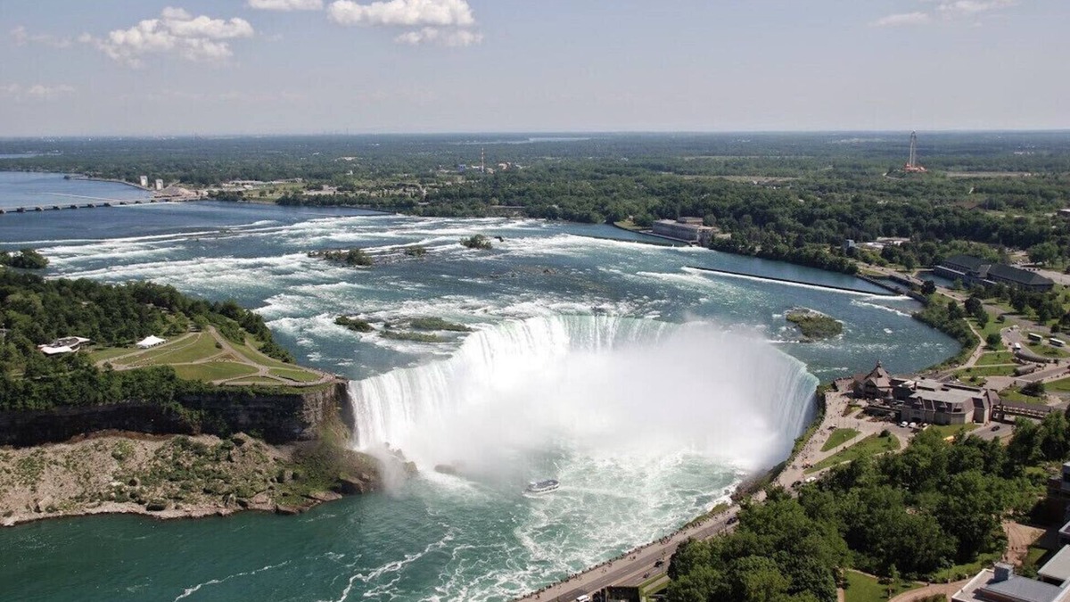 Niagara Falls House | Large House Niagara Falls
