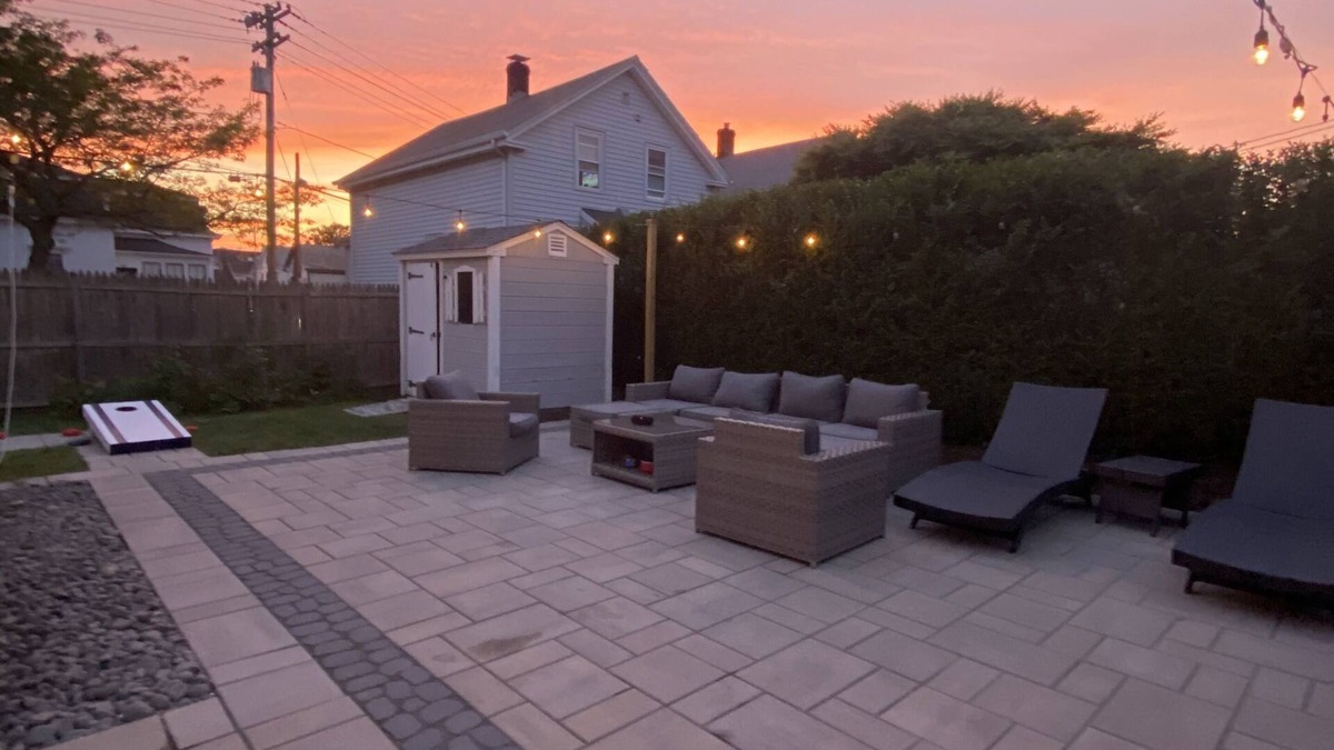 Fifth Ward House | Large House w/Patio and Driveway! Right off of Thames Street