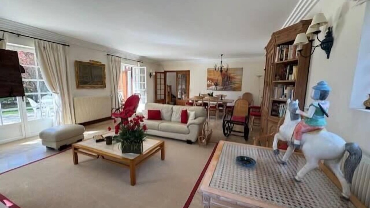 Tourgeville House | Large house with green garden