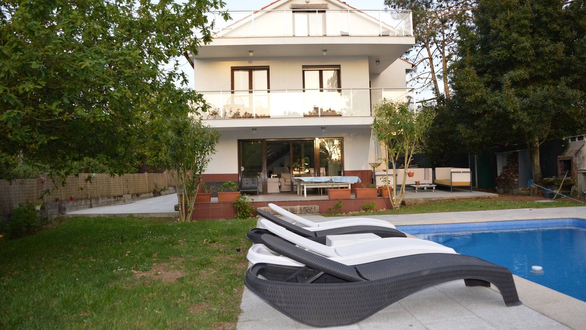 Bueu House | Large house with pool, beach and forest.