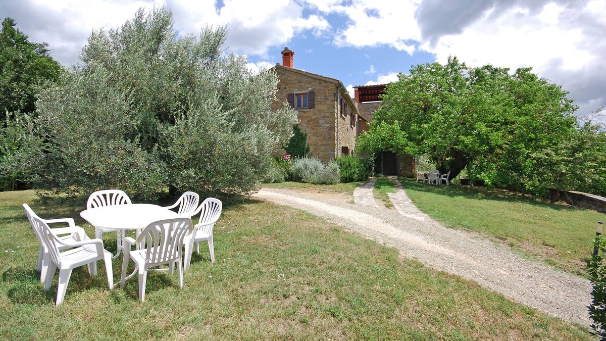 Bivio Lugnano Villa | Large independent villa with pool: privacy, absolute quiet and sweeping views.