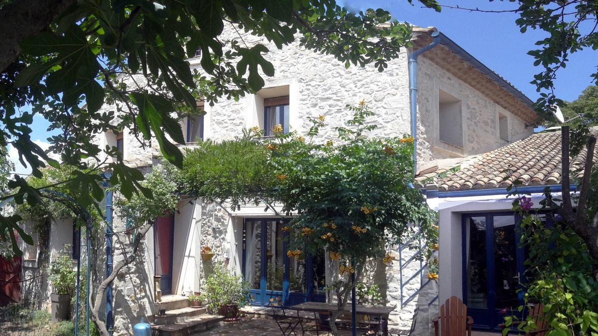 Vacquieres House | Large independent village house with garden