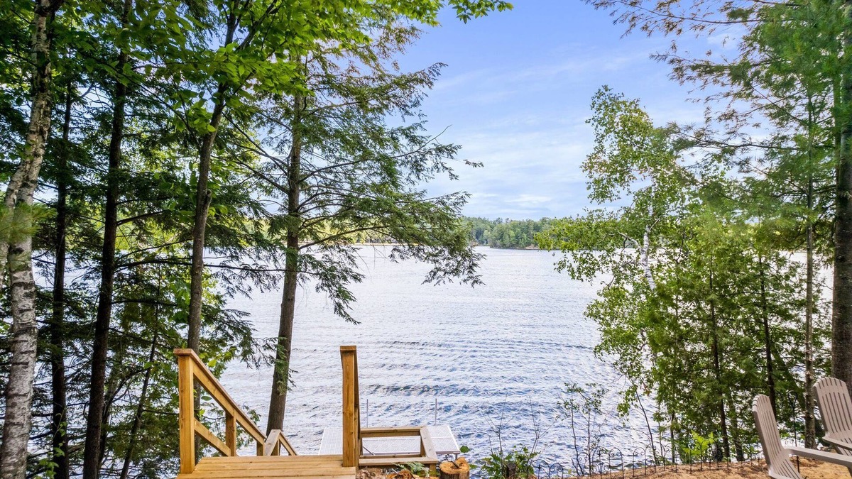 Mayfield House | Large Lake Front Home - George's Place - 4 Bed Spider Lake Family Retreat