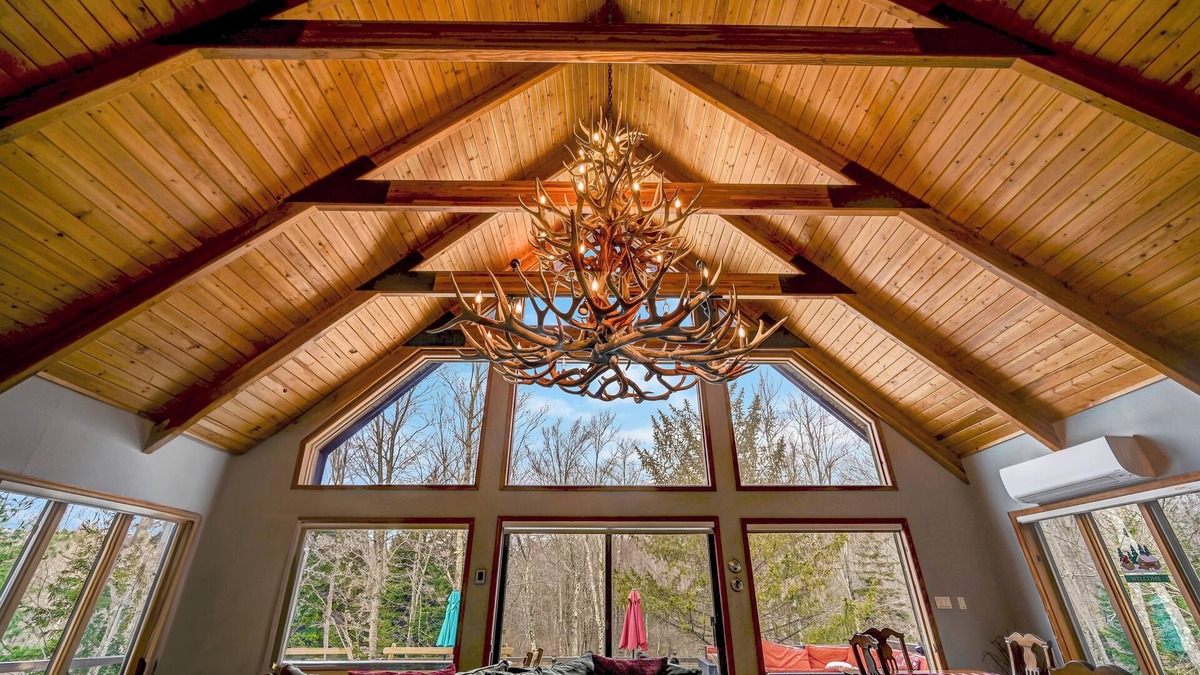 Pocono Pines House | Large Lake Village Cabin in Lake Naomi Poconos