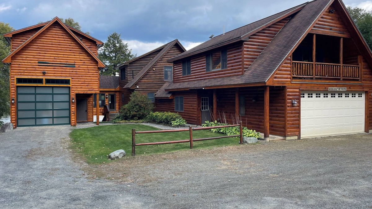 Oquossoc House | Large Lakefront Home