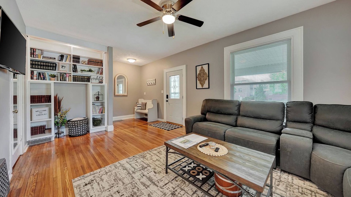 Near South House | ❤️ Large Lincoln Home In The Heart Of The City - Only 5 Minutes To UNL & Capital