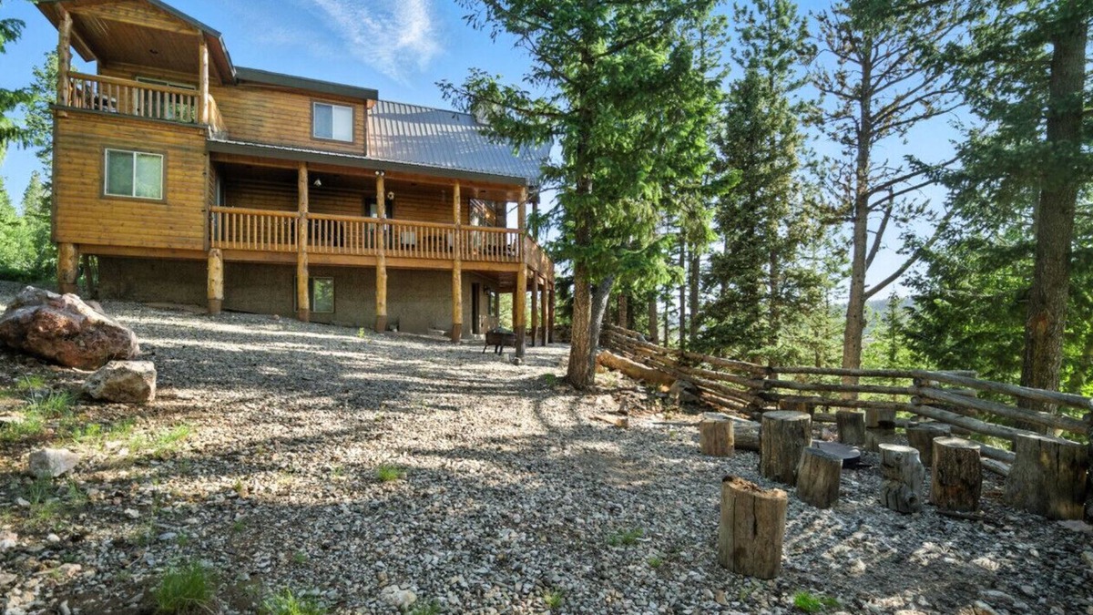 Duck Creek Village Cabin | Large Lodge Sleeps 14, Fire Pit, Views