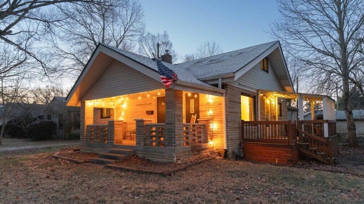 Homecroft House | Large Lot SFR, close to IU, Downtown and Southport