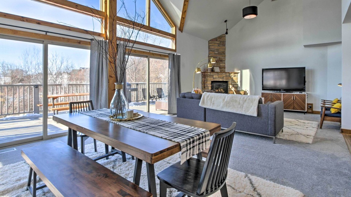 The Galena Territory Villa | Large & Luxe Galena Territory Villa w/ Hot Tub!