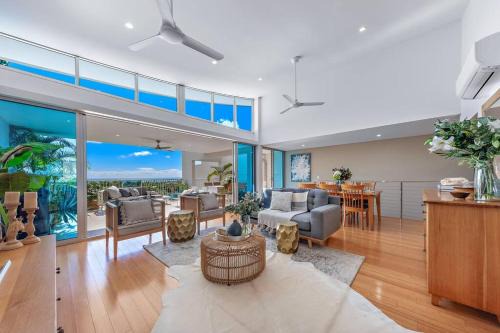 Airlie Beach Apartment | Large, Luxurious Townhouse Stunning Oceanviews