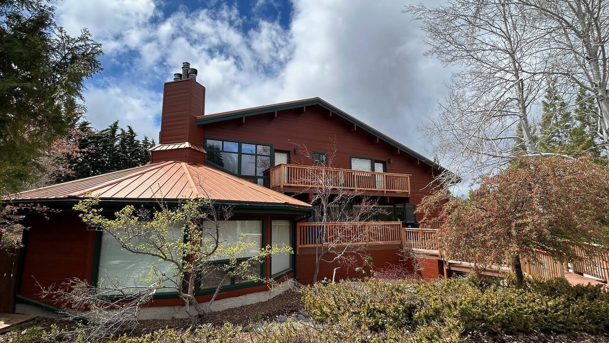 Mount Shasta House | Large luxury 4600' Mt. Shasta Home on Resort Golf Course w/Breathtaking Views