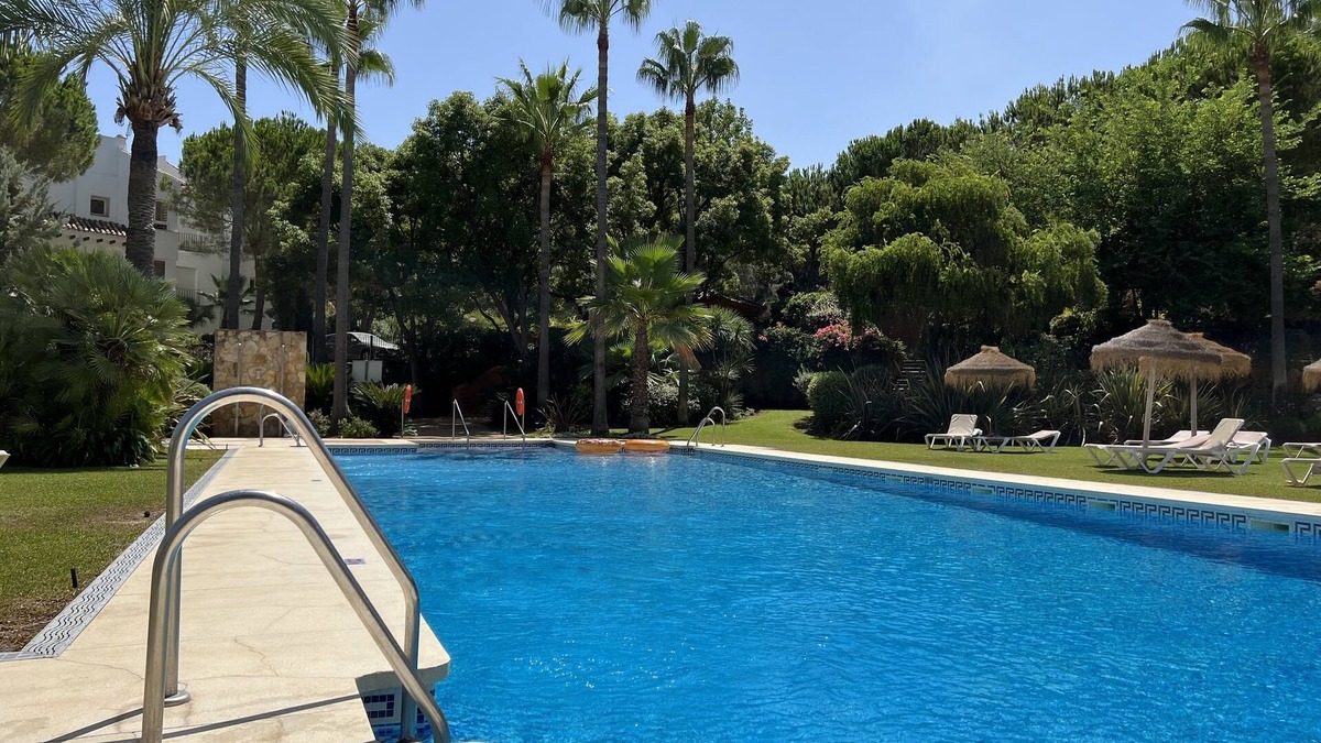 Benahavis Apartment | Large Luxury Apartment La Quinta Golf in tranquil garden & large pool FREE WIFI