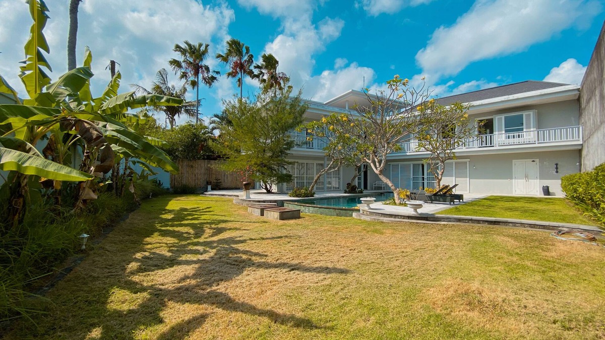 Berawa Villa | Large luxury enclosed villa, perfect location