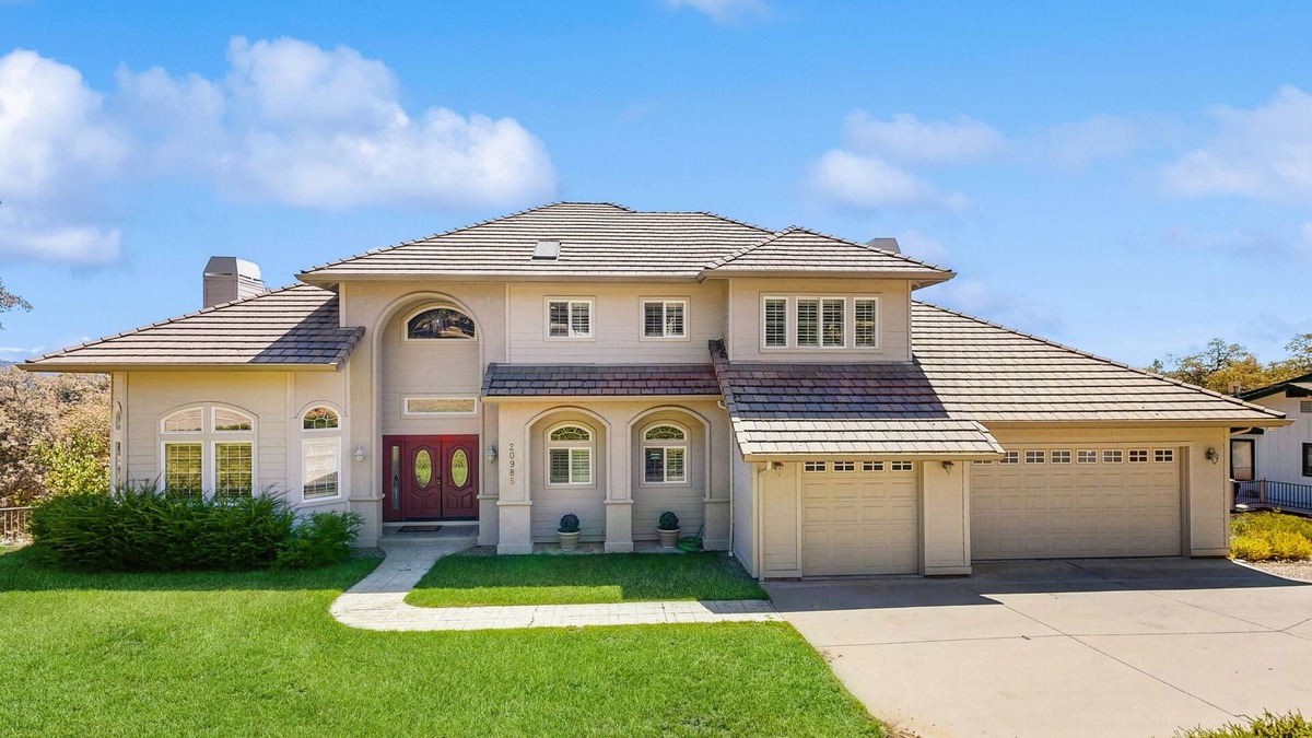 Groveland House | Large Luxury Estate Home with Airport Taxiway, Movie Theater, Close to Yosemite