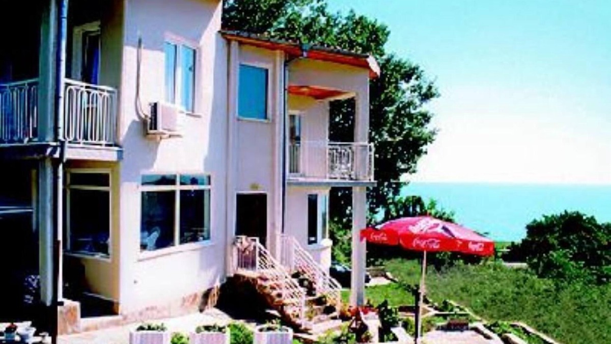 Varna Villa | Large luxury furnished villa with pool, on the beach side .