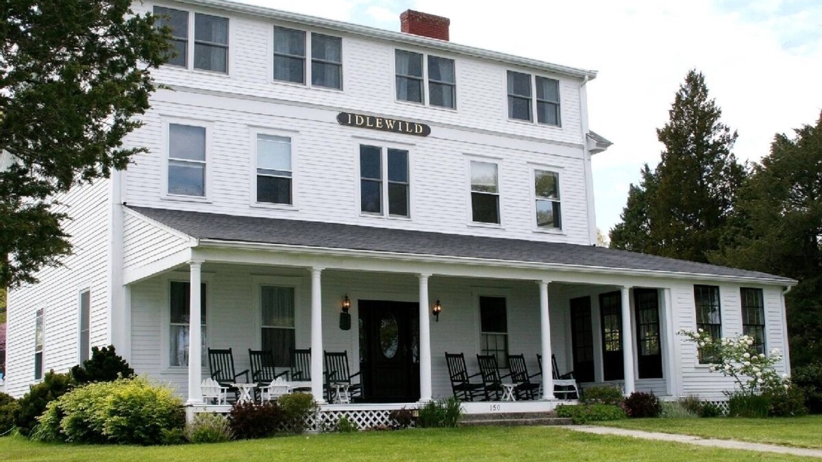 Manomet House | Large Manomet Beach home! Family, friends, and fun!