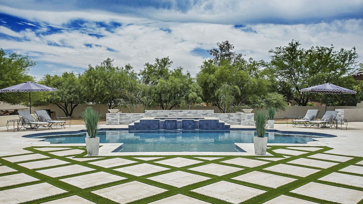 Sundown Manor House | Large Mansion + Guest House! Resort Pool,Pickleball Court. 9 bedrooms 18 beds