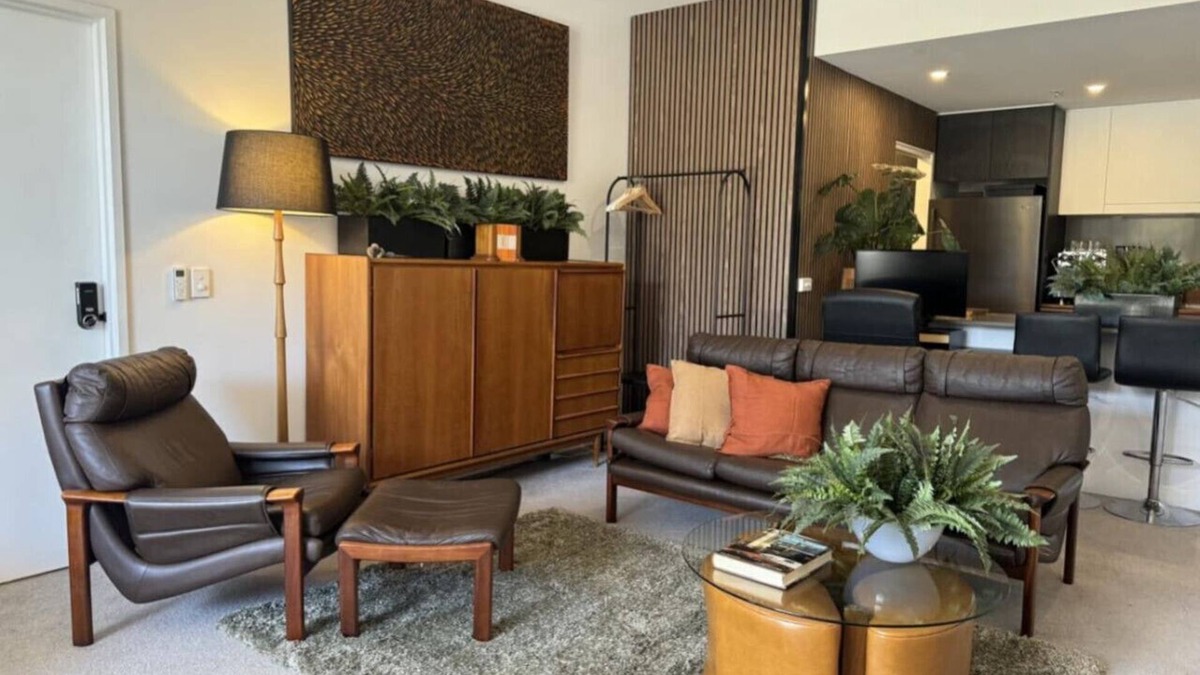 Braddon Condo | Large Midnight Studio 3, with MCM vibe, in the heart of town