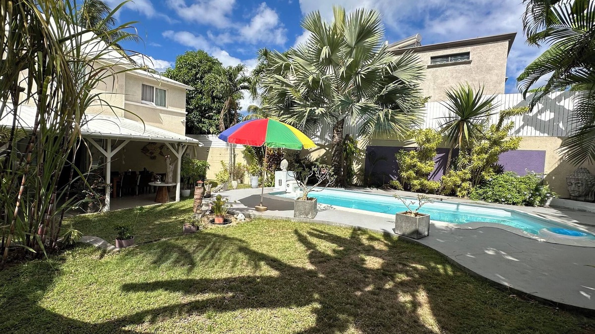Pointe aux Canonniers Villa | Large modern house near Mon Choisy beach and close to shops