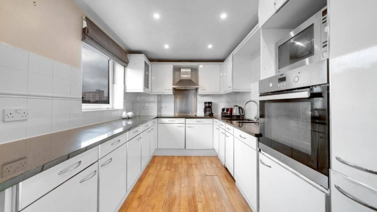 Deptford Apartment | Large Modern 2Bedroom 2Bathroom Apartment London - Perfect for long stay