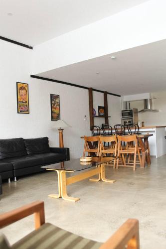 Narrabundah Apartment | Large Modern 3BR 2 BATH Apt in Central Location for Families, Workers, Groups