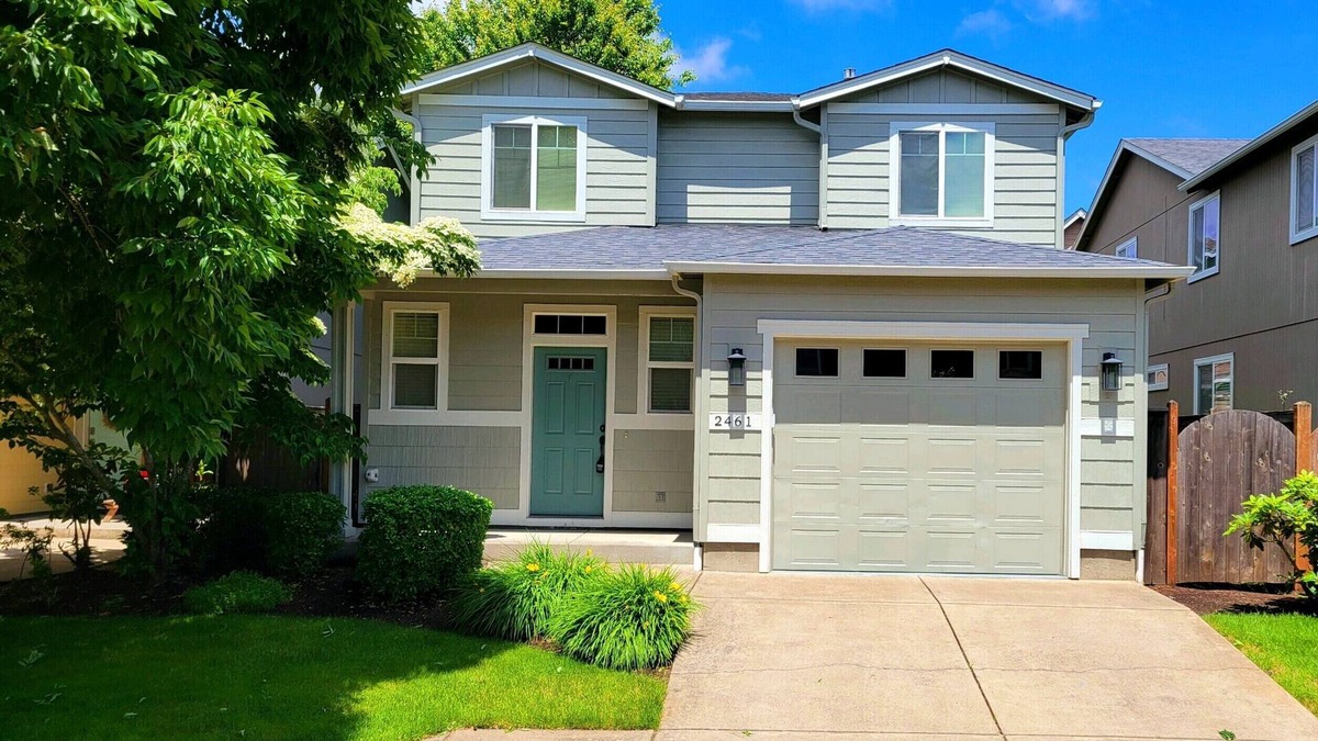 Eugene House | Large, modern, centrally-located and pet friendly home