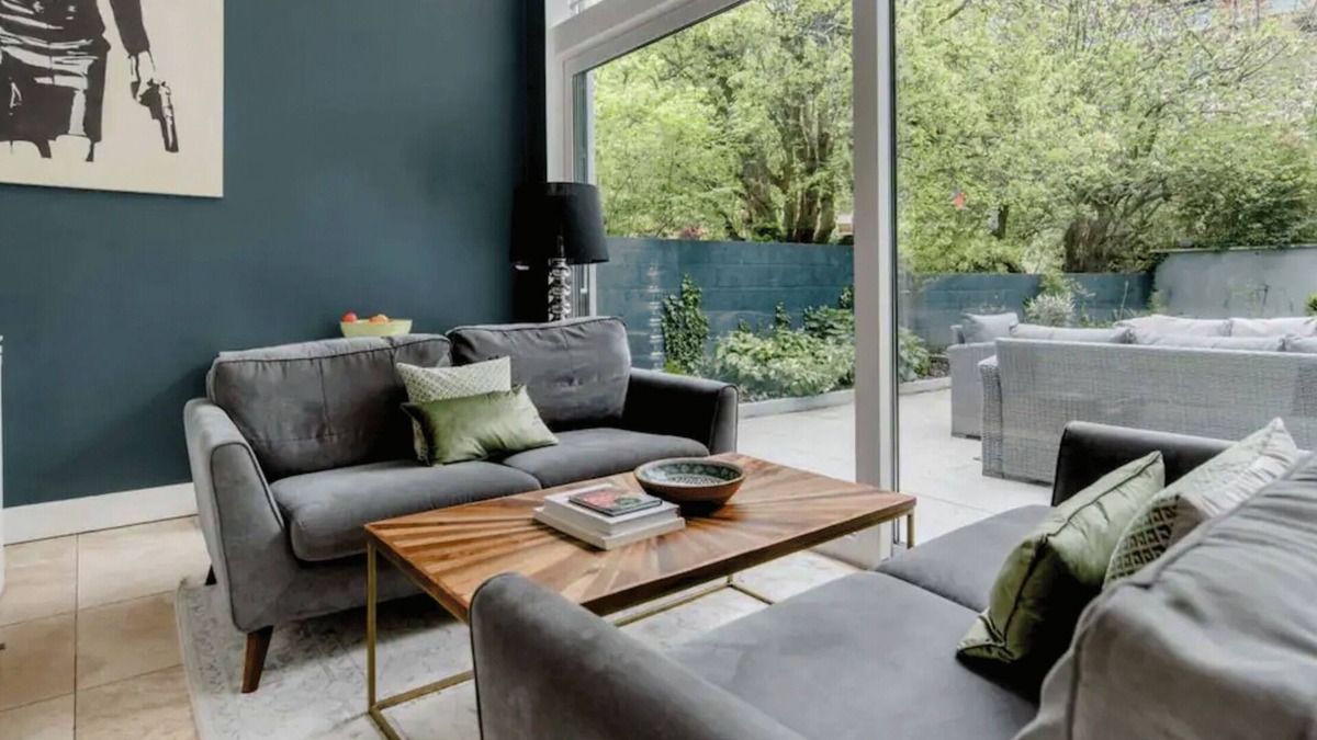 Drumfinn House | Large modern home 6km to city centre