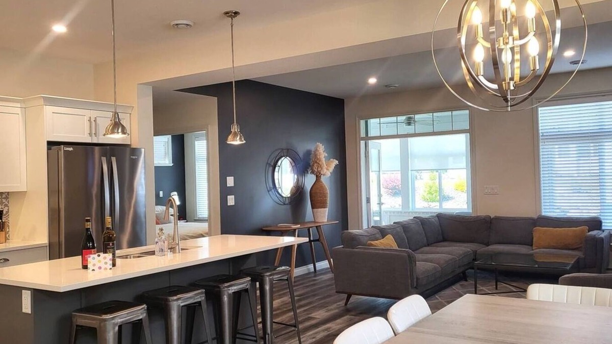 Okanagan-Similkameen House | Large Modern Home at the Cottages #54