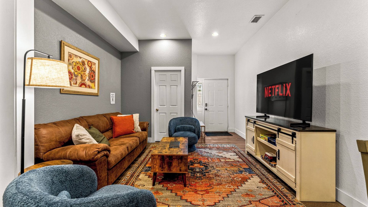 Dayton Triangle Apartment | Large & Modern Home Base | King Beds