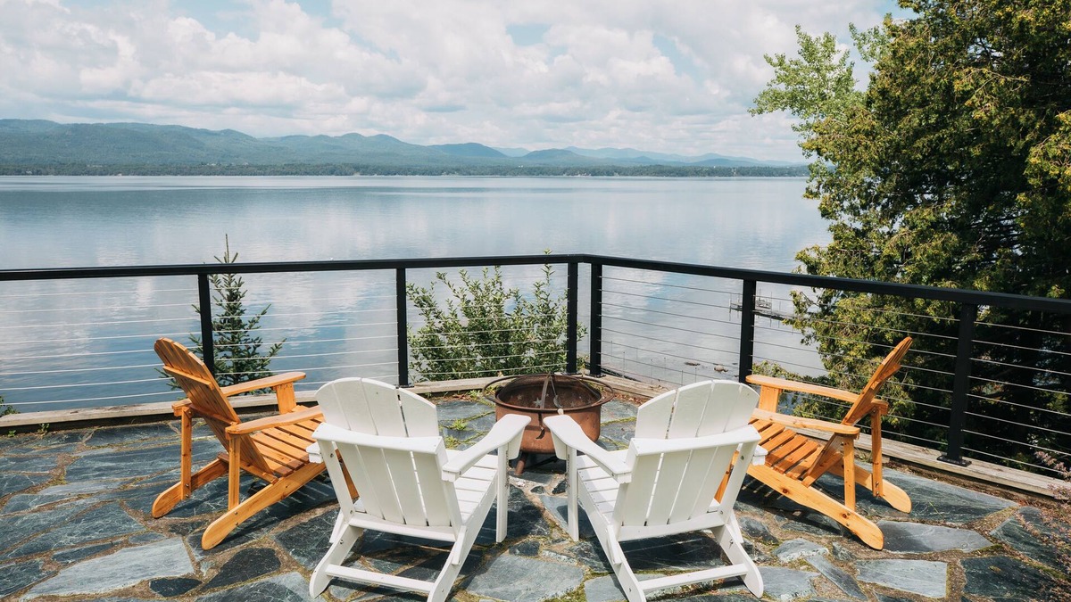 Vergennes House | Large Modern House on Lake Champlain with Private Beach