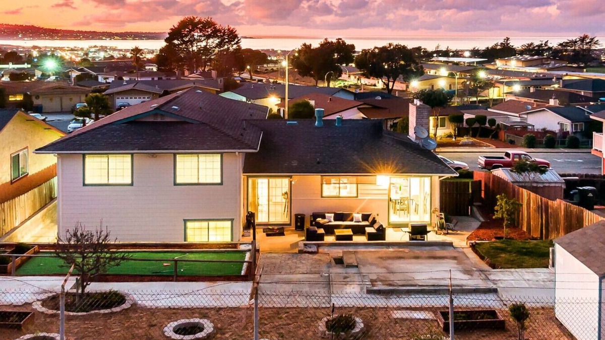 Seaside House | Large Monterey Bay house