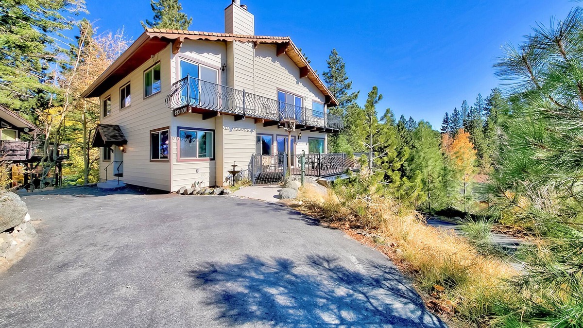 Zephyr Cove House | Large mountain chalet with beautiful views of Lake Tahoe and Heavenly Resort